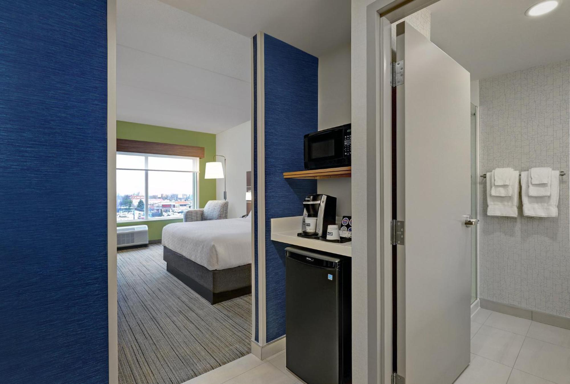 Holiday Inn Express & Suites - Колингууд Екстериор снимка
